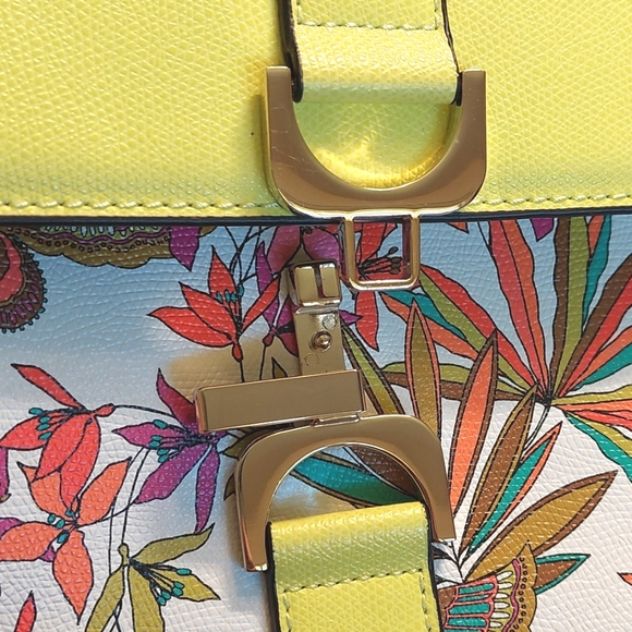 NWOT Trina Turk vegan leather butterfly and floral print handbag - Picture 4 of 12